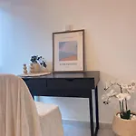 Inej Maisonette *