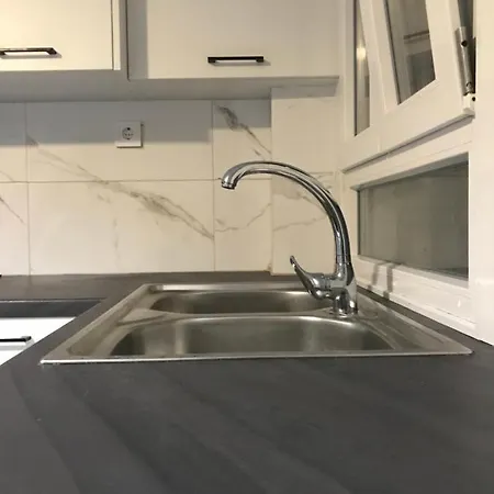 Inej Maisonette