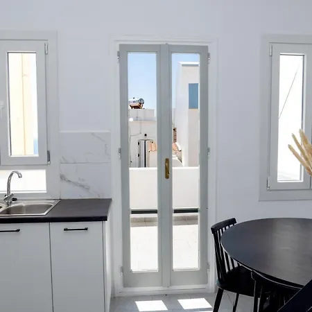 Inej Maisonette *