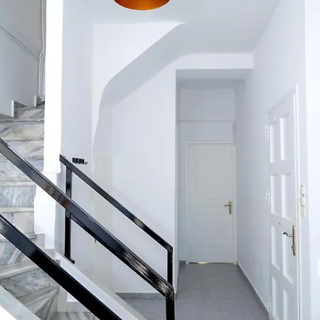 Inej Maisonette