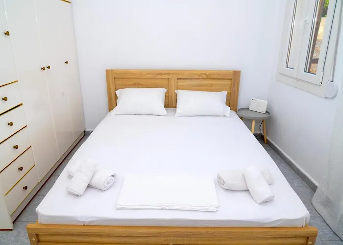 Inej Maisonette Апартаменты Эрмуполис